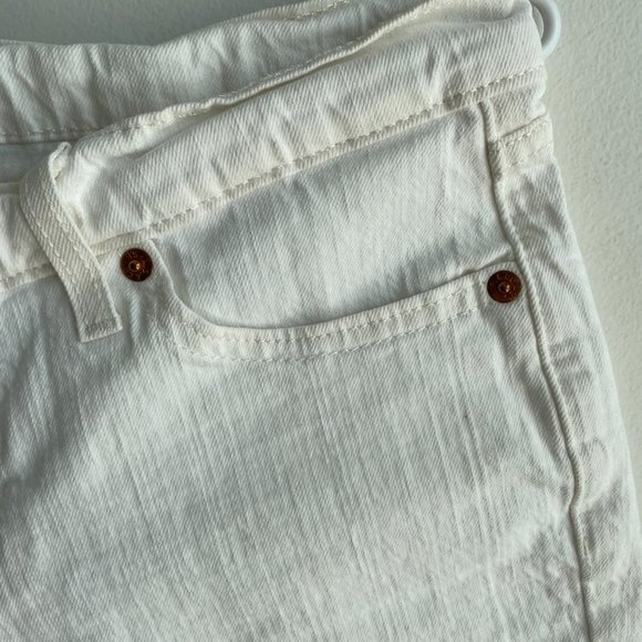 EVERYTHING MUST GO: LEVI'S DENIM SHORTS - Picture 6 of 6